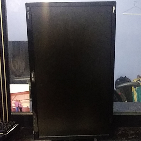 A monitor with half keyboard and hdmi cable - Picture 2 of 8